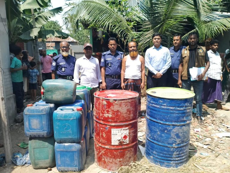 দৌলতপুরে পেট্রোল, ডিজেল মজুত করে অতিরিক্ত দামে বিক্রির অপরাধে ভ্রাম্যমান আদালতে জরিমানা