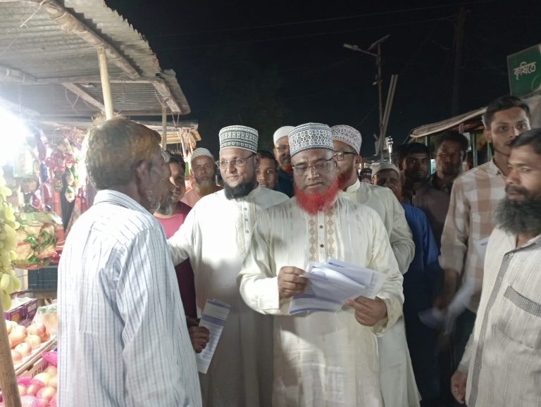 ডিমলায় গণভোট বাস্তবায়নের দাবিতে জামায়াতের এমপির লিফলেট বিতরণ