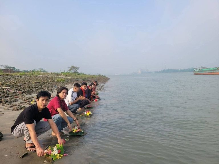 বরিশাল বিশ্ববিদ্যালয়ে চাকমা শিক্ষার্থীদের ঐতিহ্যবাহী ফুল বিজু উদযাপন