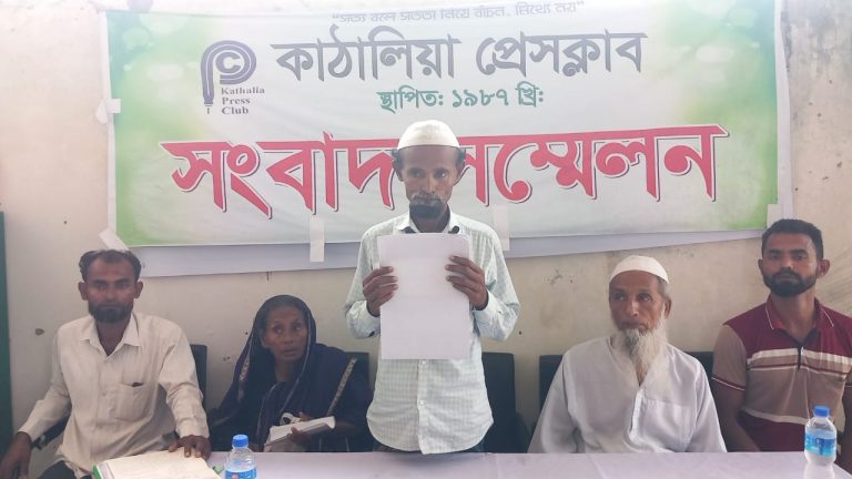 কাঁঠালিয়ায় প্রতিপক্ষের অভিযোগের বিরুদ্ধে সংবাদ সম্মেলন
