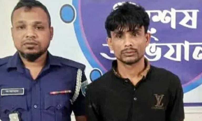কুড়িগ্রামের নাগেশ্বরীতে তেল নিতে গিয়ে গ্রেফতার একাধিক মামলার আসামি