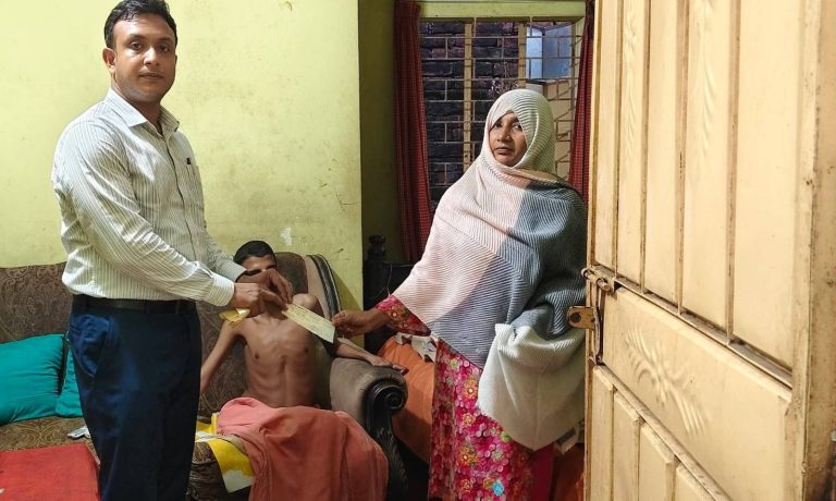 মানবিক সহায়তায় পাশে জেলা প্রশাসন, স্বাবলম্বিতার পথে হালিমা খাতুন
