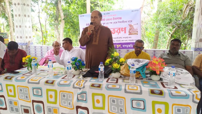 খাগড়াছড়িতে নববর্ষ উপলক্ষে গীতা শিক্ষার্থীদের মাঝে বস্ত্র বিতরণ