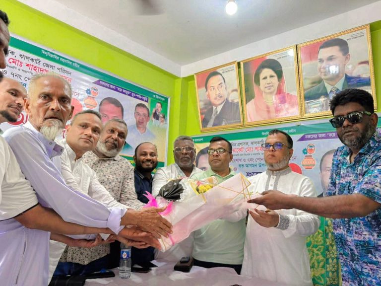 ঝালকাঠি জেলা পরিষদ প্রশাসকের সাথে তৃণমুল বিএনপি’র বৈশাখী শুভেচ্ছা বিনিময়