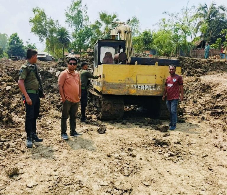 সিংড়ায় অবৈধ মাটি কাটার বিরুদ্ধে অভিযান, ২৪টি ব্যাটারি জব্দ