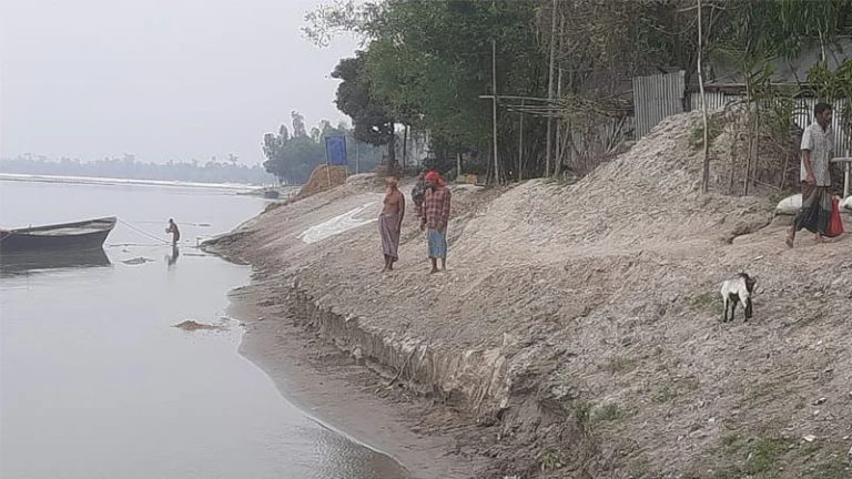 তিস্তার ভাঙনরোধে অসমাপ্ত কাজ, আতঙ্কে কুড়িগ্রামের চার গ্রামের মানুষ