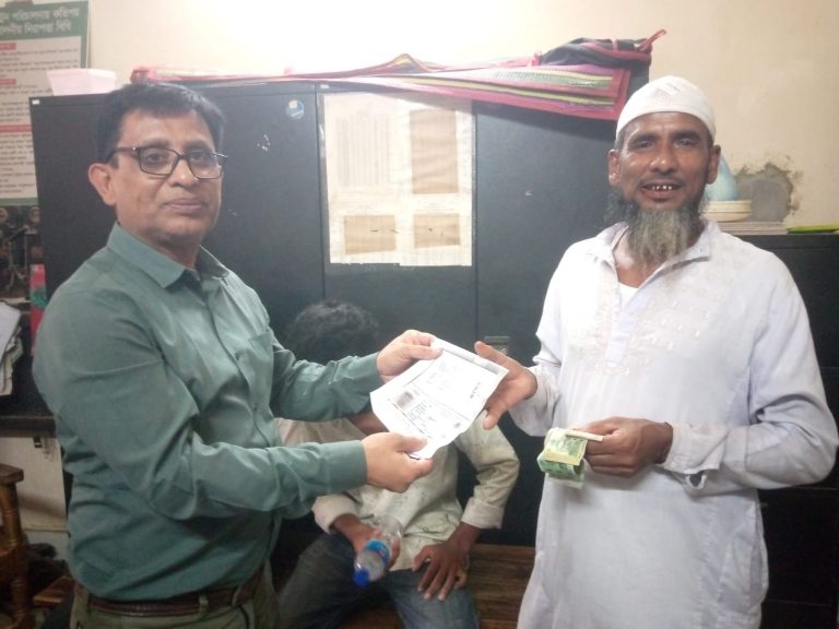 বিমানবন্দর রেলস্টেশনে হারানো মানিব্যাগ উদ্ধার, স্বস্তি ফিরল যাত্রীর