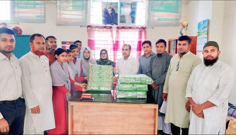 শিবগঞ্জে প্রগতি কল্যাণ সংস্থার পক্ষ থেকে কিশোরীদের স্বাস্থ্য সুরক্ষায় বিনামূল্যে স্যানিটারি ন্যাপকিন বিতরণ