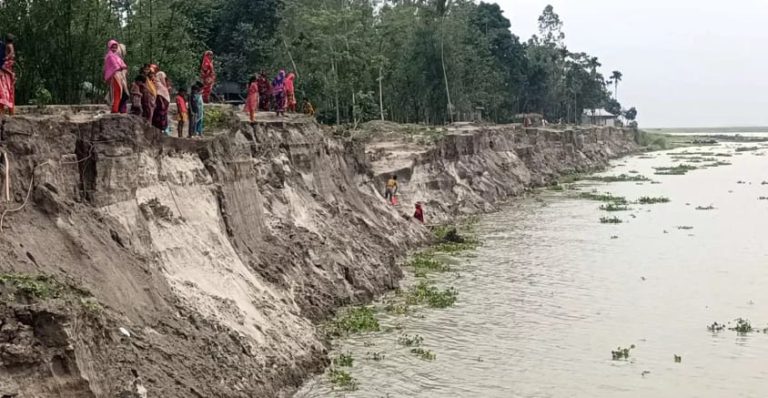 রৌমারীতে ব্রহ্মপুত্রের ভয়াবহ ভাঙন, গৃহহীন ৭২০ পরিবার