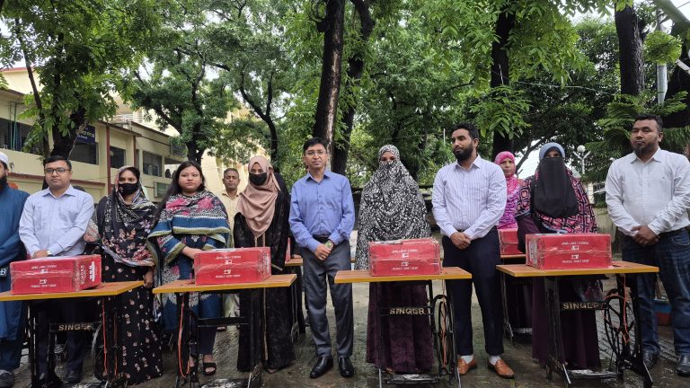 সৈয়দপুরে অসহায় নারী ও খেলোয়াড়দের মাঝে সহায়তা সামগ্রী বিতরণ