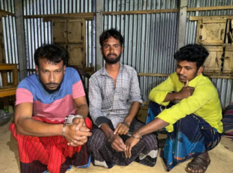 তাড়াশে ৩০ পিস ইয়াবাসহ তিন মাদক গ্রেফতার ‎