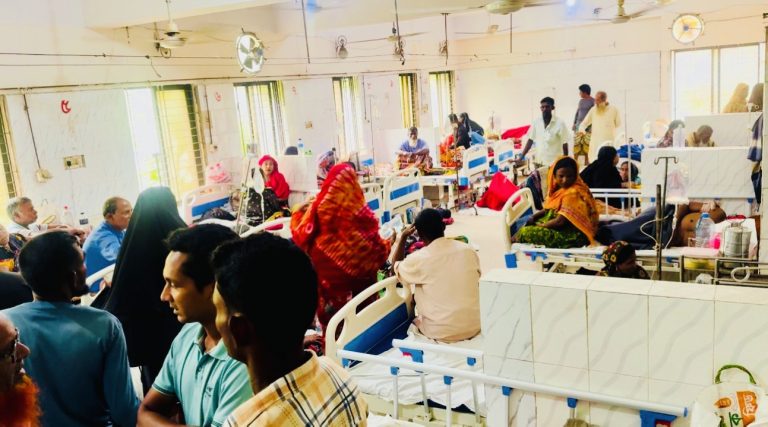 নাটোরের সিংড়ায় চাল-পানি খেয়ে অসুস্থ ৮ শ্রমিক, খাবারে বিষক্রিয়ার আশঙ্কা