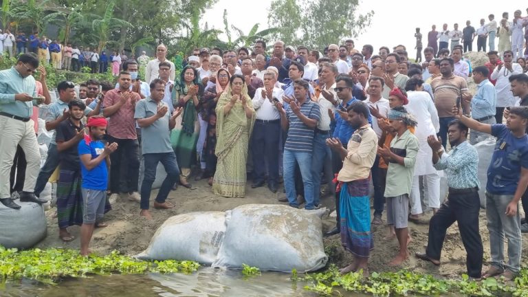 সাটুরিয়ায় নদী ভাঙন রোধে ৪২ লাখ টাকার প্রকল্পের উদ্বোধন, স্বস্তিতে নদীপাড়ের মানুষ