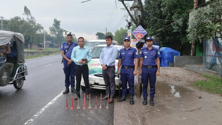 নীলফামারীতে শব্দদূষণবিরোধী ভ্রাম্যমাণ আদালত, ৬ যানবাহনকে জরিমানা