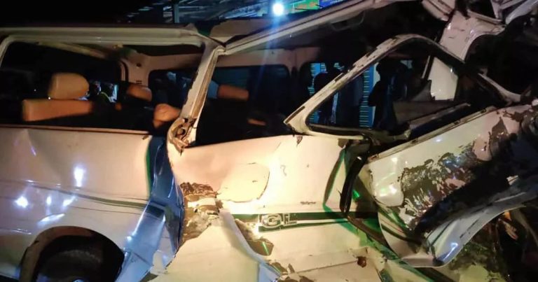 নাগেশ্বরীতে ট্রাক-মাইক্রোবাস সংঘর্ষে শিশুসহ ৩ নিহত, আহত অন্তত ১১