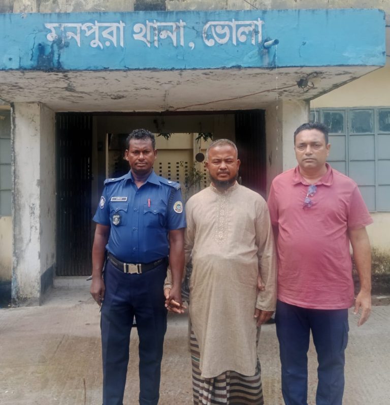 চোরাই রুটে মিয়ানমারে পণ্য পাচার: মনপুরার শরিফ সেরাং গ্রেপ্তার