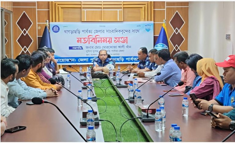 খাগড়াছড়ি নবাগত পুলিশ সুপার সাথে সাংবাদিকদের মতবিনিময়