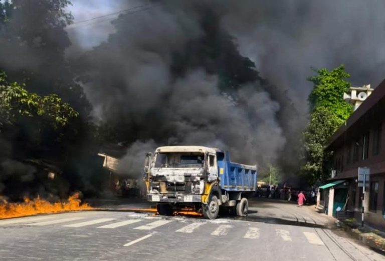 রাজশাহীতে ট্রাক চাপায় প্রাণ গেল ব্যবসায়ীর: বিক্ষুব্ধ জনতার আগুনে পুড়ল ২টি ডাম্প ট্রাক