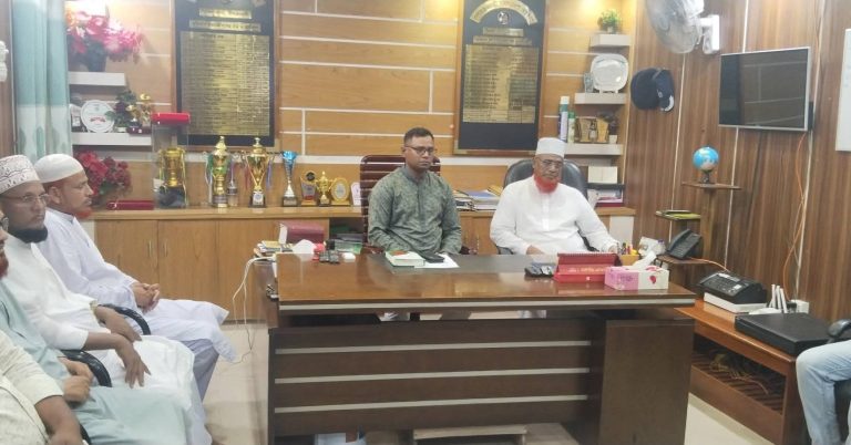 ডিমলা থানা স্টাফদের সাথে মতবিনিময় করলেন এমপি অধ্যক্ষ আব্দুস সাত্তার 