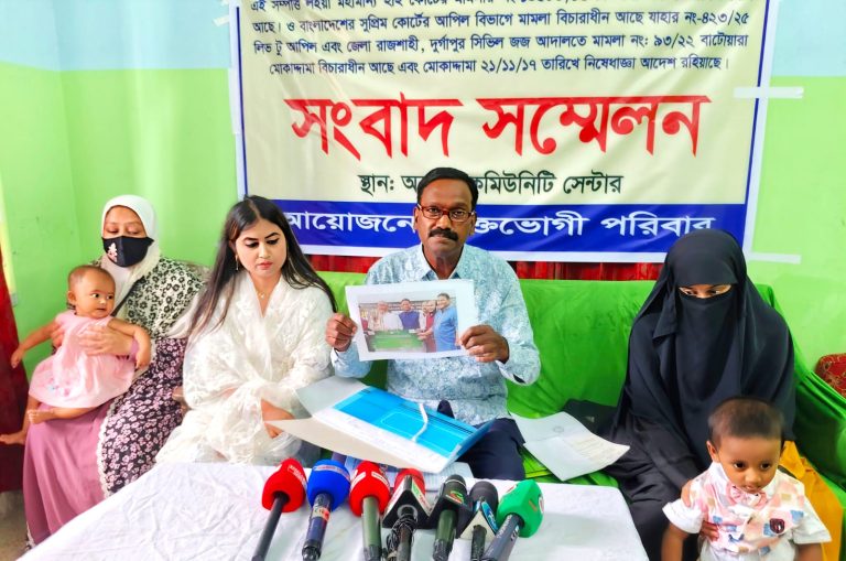 সংবাদ সম্মেলনে ভুক্তভোগীর অভিযোগ: মব সৃষ্টি করে বসতভিটা ও মার্কেট গুঁড়িয়ে দেওয়া হয়েছে
