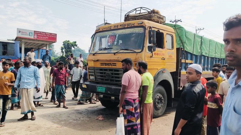 নাটোরের সিংড়ায় অটোভ্যানে ট্রাকের ধাক্কা: নিহত-১, আহত-৩