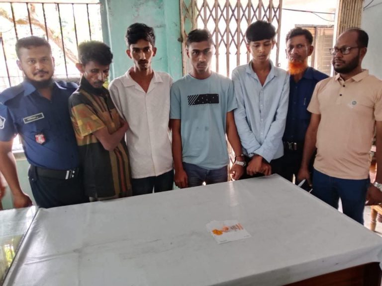 বামনায় ১২৫ পিচ ইয়াবা ট‍্যাবলেটসহ বাবা ছেলেসহ আটক ৫ 