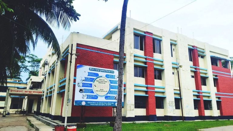 দুই মৃত্যুর পর টনক নড়ল প্রশাসনের: বাবুগঞ্জ স্বাস্থ্য কমপ্লেক্সে এলো এন্টিভেনম ও অ্যান্টি-র‌্যাবিস ভ্যাকসিন