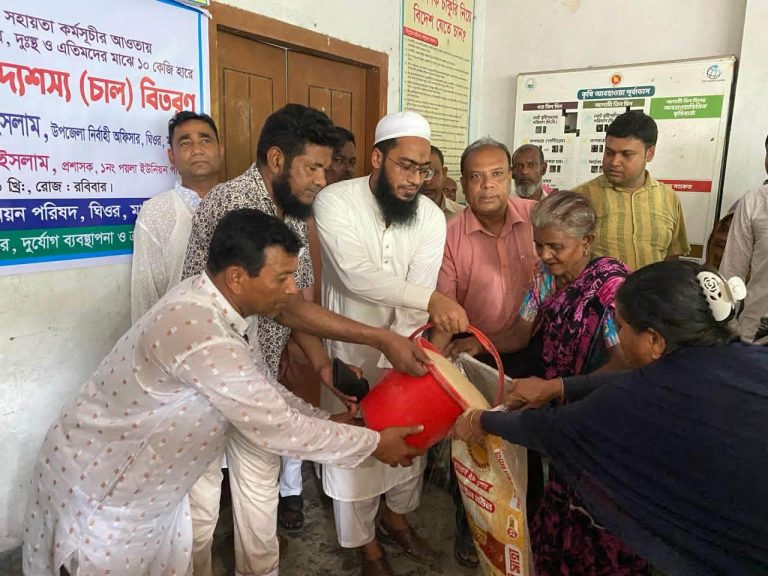 ঘিওরে অসহায় ও দুস্থ পরিবারের মাঝে বিনামূল্যে ভিজিএফের চাউল বিতরণ 