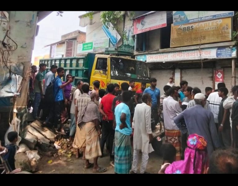 নাটোরের নলডাঙ্গায় ট্রাকচাপায় নিহত এক