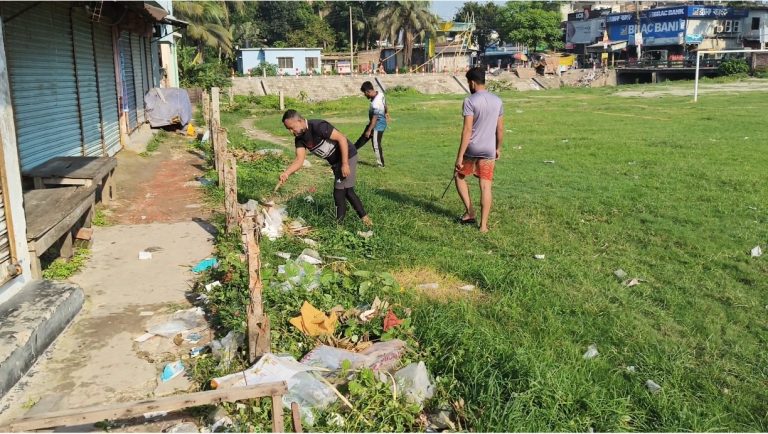অবহেলায় নষ্ট হচ্ছে সদরপুর স্টেডিয়াম, দুর্গন্ধ ও ময়লায় খেলাধুলার পরিবেশ বিপর্যস্ত