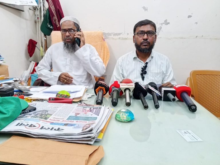 বোরহানউদ্দিনে বৃদ্ধের উপর হামলার ঘটনায় নিজেকে নির্দোষ দাবি করে শিক্ষকের সংবাদ সম্মেলন