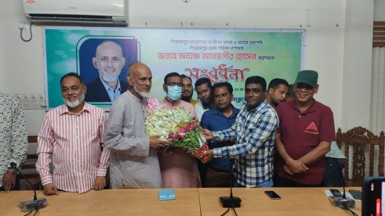 পিরোজপুর প্রেসক্লাবের সাবেক সভাপতি ও জেলা পরিষদ প্রশাসক অধ্যক্ষ আলমগীর হোসেনকে সংবর্ধনা