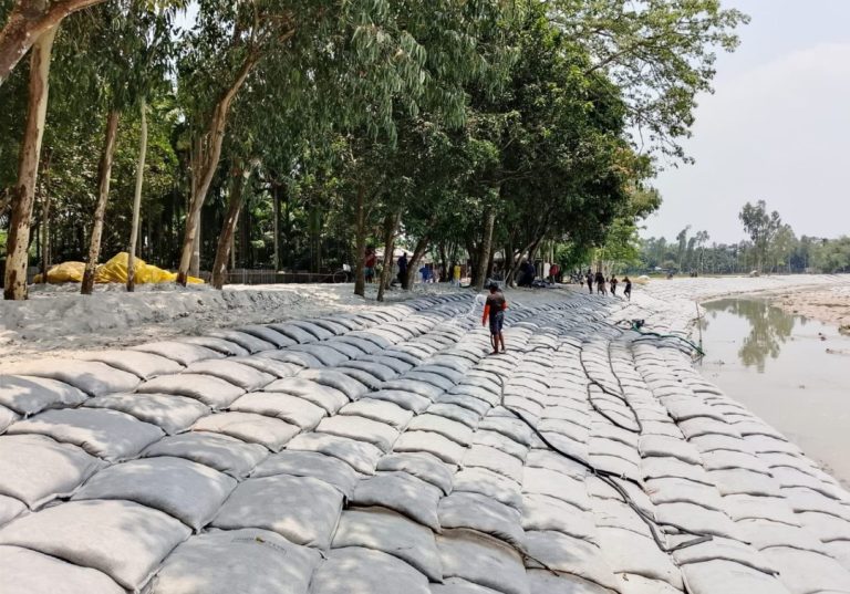 তিস্তা তীর সংরক্ষণ প্রকল্পে অনিয়মের অভিযোগ, ক্ষোভ স্থানীয়দের