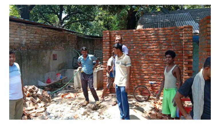 চট্টগ্রামে রেলের জায়গা দখলে নিয়ে ঘর নির্মাণ, বাধা দেওয়ায় কর্মকর্তাকে ওয়েম্যানের হুমকি