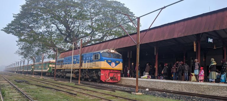 চরম শিডিউল বিপর্যয়ে ভোগান্তিতে কুড়িগ্রাম এক্সপ্রেসের যাত্রীরা