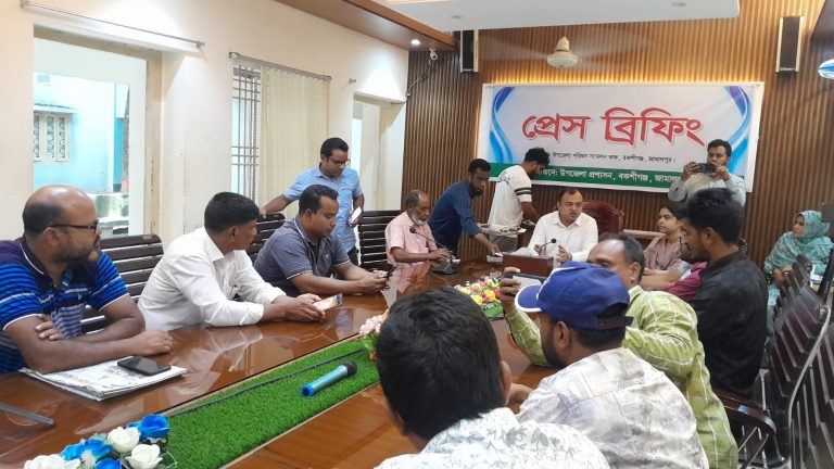 বকশীগঞ্জে শুরু হচ্ছে ফ্যামিলি কার্ড কর্মসূচি, প্রথম ধাপে সুবিধা পাবে ১,২৯৫ পরিবার