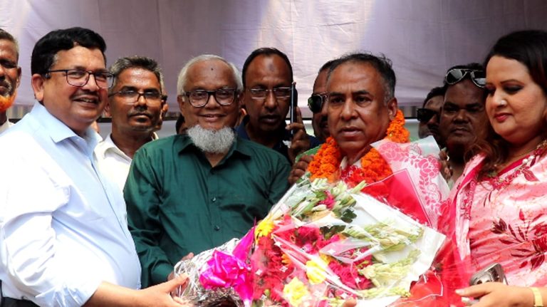 বিএমডিএ চেয়ারম্যান হওয়ায় কৃষিবিদ হাসান জাফির তুহিনকে পাবনায় সংবর্ধনা