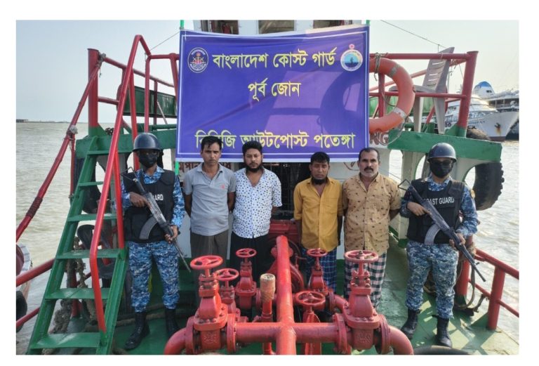 পতেঙ্গায় ১৭ হাজার ৪০০ লিটার ডিজেলসহ ২ অয়েল ট্যাঙ্কার জব্দ, আটক ৯ চোরাকারবারি