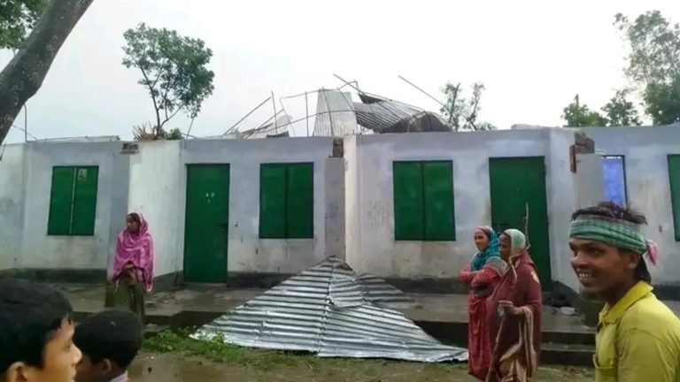 চিলমারীতে ঝড়ে উড়ে গেল আশ্রয়ণ প্রকল্পের ঘর, খোলা আকাশের নিচে ৭ পরিবার