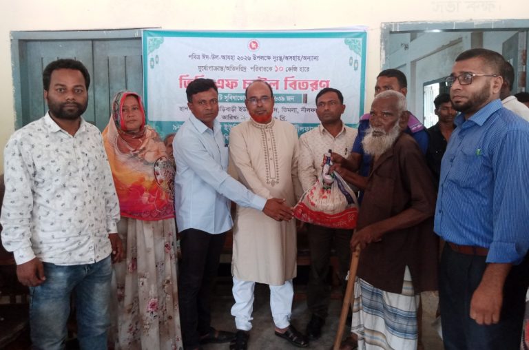 ডিমলায় টেপাখড়িবাড়ী ইউনিয়নে দুস্থ পরিবারের মাঝে ভিজিএফ চাল বিতরণ