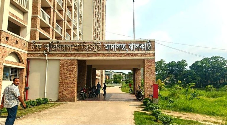 ঝালকাঠিতে শ্বশুরের বিরুদ্ধে পুত্রবধূর ধর্ষণচেষ্টার মিথ্যা মামলা,  কারাগারে পুত্রবধূ