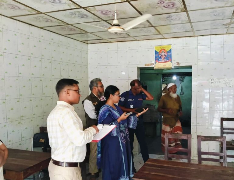 সিংড়ায় অস্বাস্থ্যকর পরিবেশ ও অনিয়মে দুই মিষ্টির দোকানকে জরিমানা