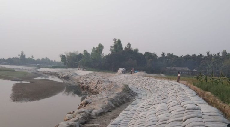 রাজারহাটে তিস্তা তীর সংরক্ষণ প্রকল্পে অনিয়মের অভিযোগ, ঝুঁকিতে নদীতীরবর্তী মানুষ