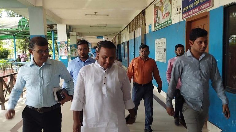 বরিশালে বিআইডব্লিউটিএ দপ্তরে প্রতিমন্ত্রীর আকস্মিক পরিদর্শন, অনুপস্থিতিতে অসন্তোষ