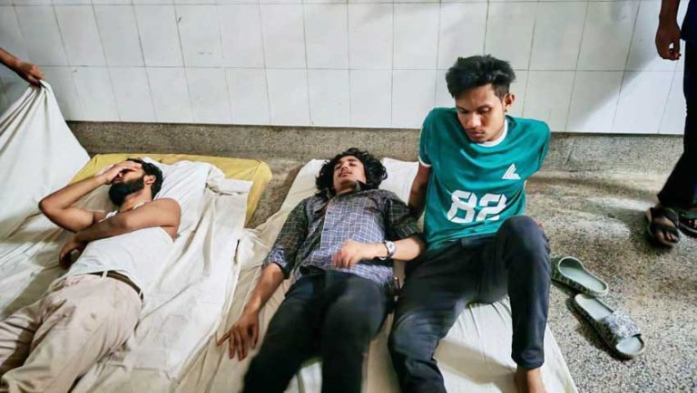 তিস্তা ব্রিজ টোল প্লাজায় কুবি শিক্ষক-শিক্ষার্থীদের ওপর হামলার অভিযোগ, আহত ৯