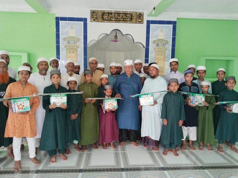 নীলফামারীতে জেলা পরিষদের উদ্যোগে মসজিদ-মাদ্রাসায় সিলিং ফ্যান বিতরণ
