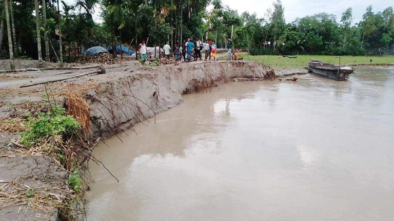 কুড়িগ্রামে কালজানি নদীর ভাঙন আতঙ্কে দুই গ্রামের মানুষ