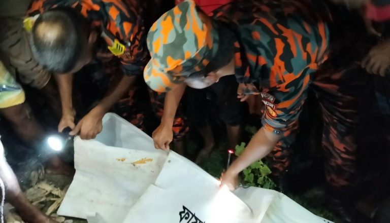 কুড়িগ্রামের ফুলবাড়ীতে নানার বাড়িতে বেড়াতে এসে নীলকমল নদের পানিতে ডুবে শিশুর মৃত্যু