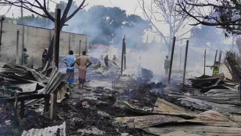 কুড়িগ্রামের ভূরূঙ্গামারী বাজারে ভয়াবহ আগুন, ১০৫ দোকান পুড়ে ছাই