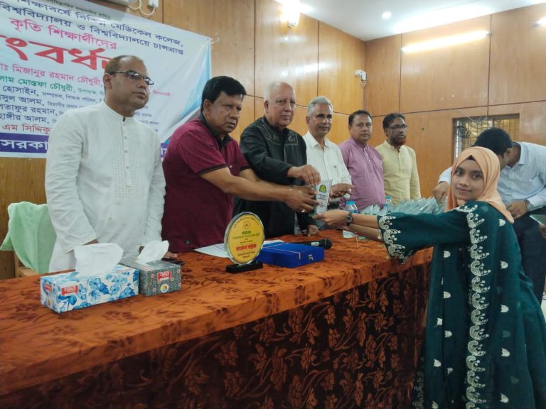 নীলফামারী সরকারি কলেজের কৃতি শিক্ষার্থীদের সংবর্ধনা